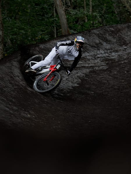 俺のmokkin hills field Watch Light Speed featuring Brandon Semenuk in Japan