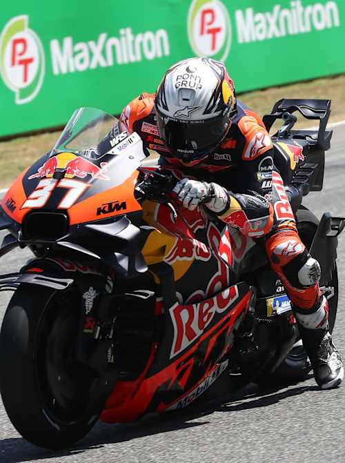 Pedro Acosta powers his Red Bull KTM race bike around Changwat Buriram circuit during Thailand MotoGP 2025, showcasing speed and skill in bold Red Bull livery
