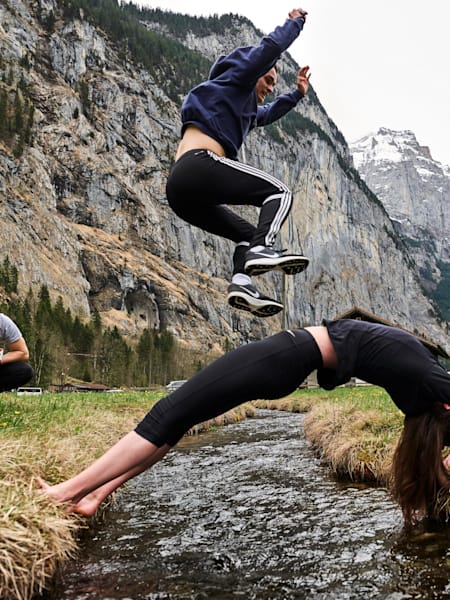 Red Bull Can You Make It… preko človeškega mostu?