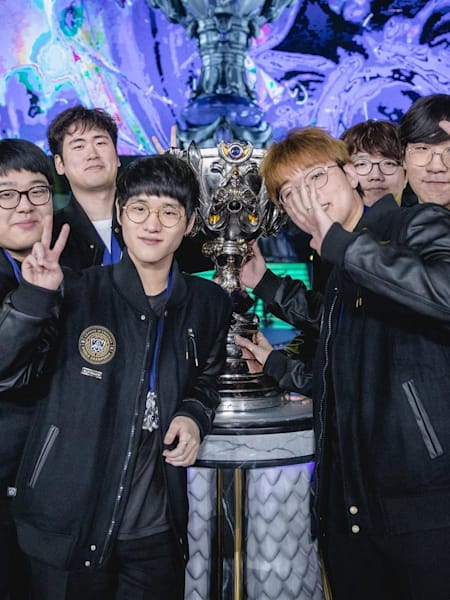 Samsung celebrate winning Worlds 2017