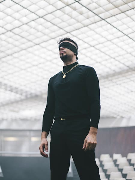 Dante Spinetta, en el videoclip de 'Aves'.