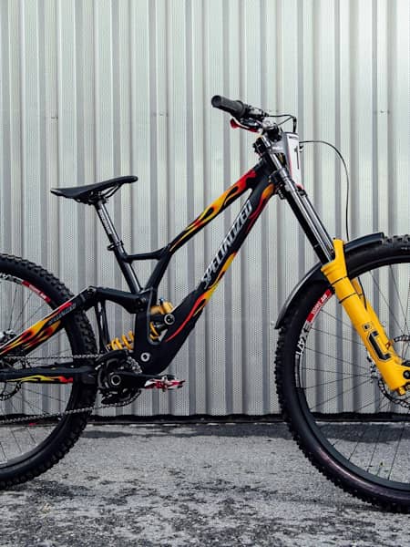 MTBダウンヒルの新星 フィン・アイルス専用Specialized Demoを徹底解剖