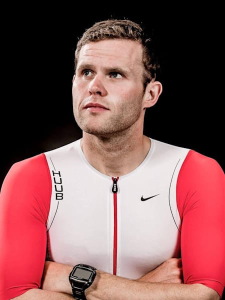 De la prison au triathlon Ironman, John McAvoy nous raconte son parcours hors du commun.