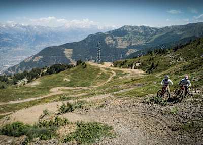 Mountainbike-Route und Tipps in Verbier, Schweiz: Der Start der Strecke „La Chôtatai“ liegt unterhalb der Bergstation der Seilbahn von La Tzoumaz.