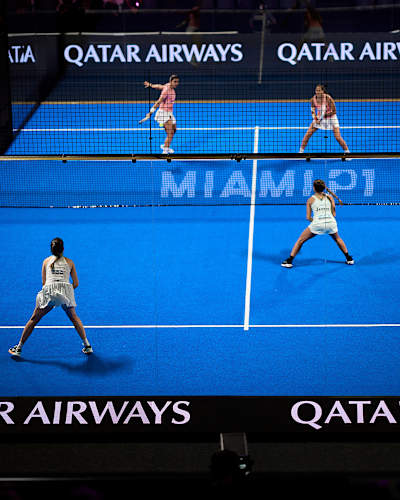 In Miami, USA, on March 21, 2025, Delfina Brea Senesi, Gemma Triay Pons, Tamara Icardo Alcorisa and Claudia Jensen battle fiercely in the Motorola Razr Miami Premier Padel P1 quarter-finals