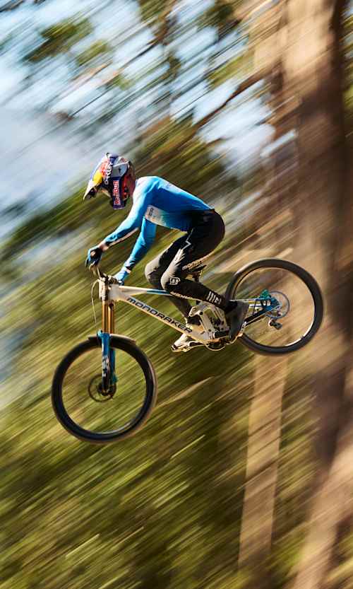 Ronan Dunne se apresenta durante a sessão de treinos do Red Bull Hardline no Maydena Bike Park, em 6 de fevereiro de 2025, na Tasmânia, Austrália. 