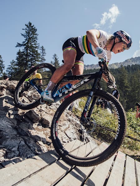 Evie Richards rides over a rock at Lenzerheide.