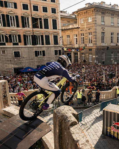 Mountain biker Roger Vieira takes on the thrilling Red Bull Cerro Abajo street course at Teatro Nazionale Genova, Italy. 