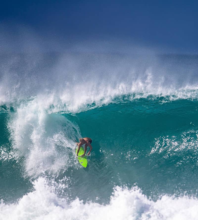Surfing Hawaii North Shore Pipeline big wave video