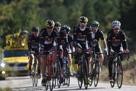 Les cyclistes sur la Haute Route Series, course de vélo cyclosportive ultra-distance dans les Alpes.