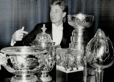 Wayne Gretzky scored a total of 894 goals