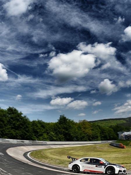 Découvrez les circuits de course les plus extrêmes du monde.