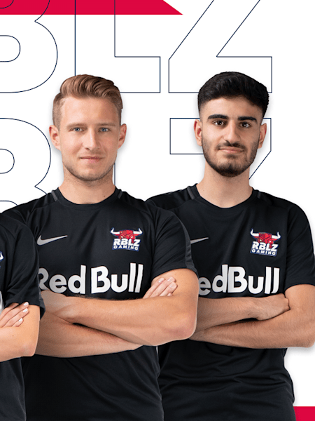 Von links nach rechts: Anders Vejrgang, Lena Güldenpfennig und die Top-Spieler Gaucho und Umut bilden das neue FIFA-Team von RB Leipzig.