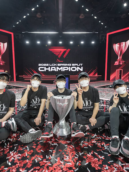 T1 gather together in order to celebrate their dominant grand final win against Gen.G in the LCK Spring Playoffs 2022