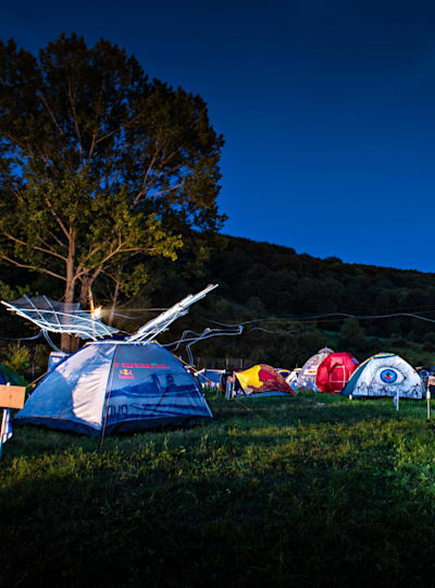Foto eines Campingplatzes.