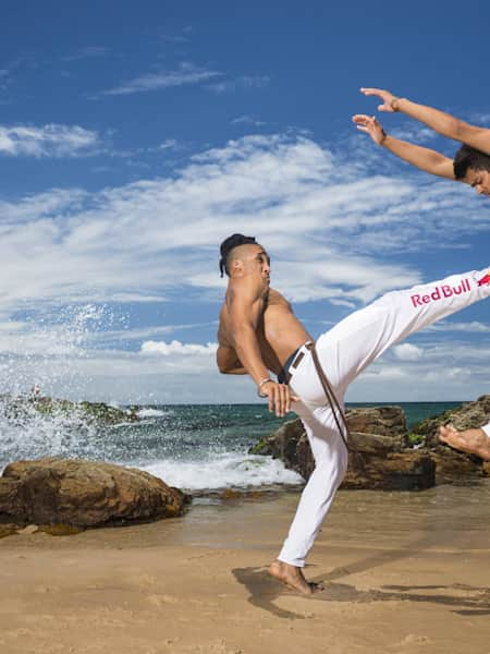 Capoeira movimento AU Red Bull Paranauê