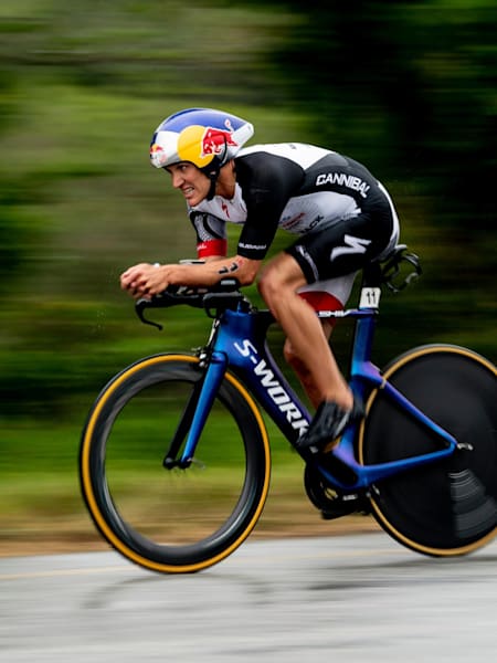 Cyclist pushes his limits during race