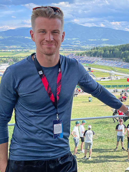 Un retrato de Nico Hülkenberg,  piloto alemán reserva del equipo Aston Martin de Fórmula Uno.