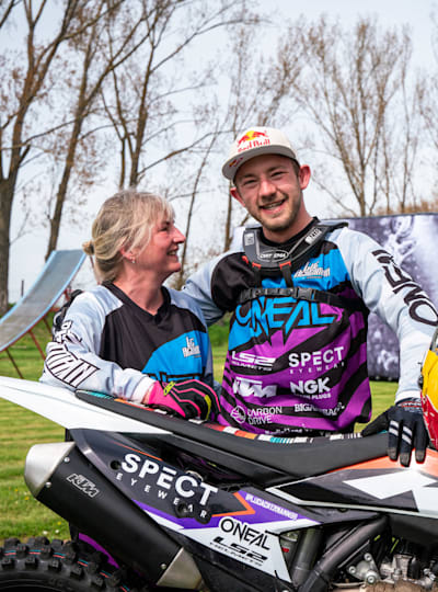 Luc Ackermann: Tandem-Backflip-Premiere zum Muttertag