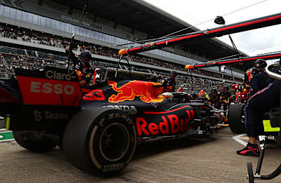 Max Verstappen em uma das paradas que fez no GP da Rússia