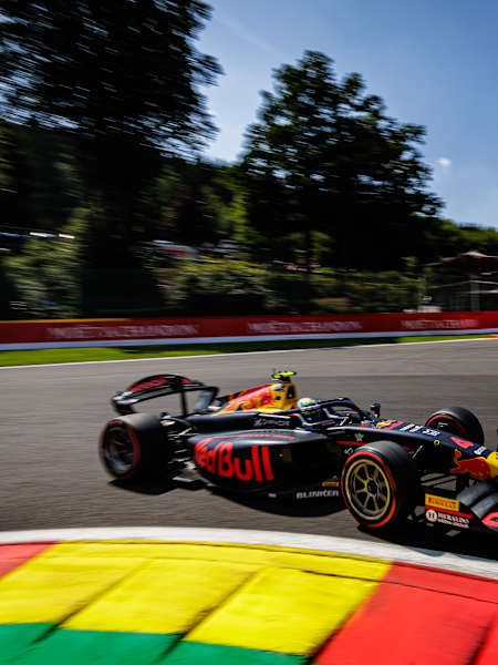 Arvid Lindblad racing Formula 2 in Spa 2025