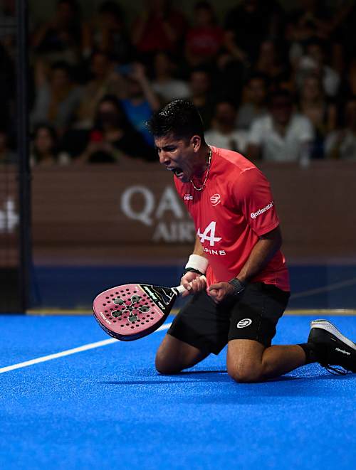Federico Chingotto celebrates his thrilling victory at the Asuncion Premier Padel P2 in Paraguay on May 25, 2025, energising the crowd with passion