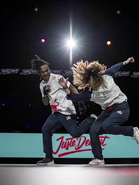 Kyoka and Neguin perform before the Finals of Juste Debout 2018