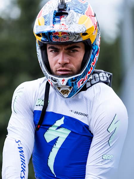 Loic Bruni à la Coupe du monde UCI de VTT descente 2023 à Val Di Sole, en Italie.
