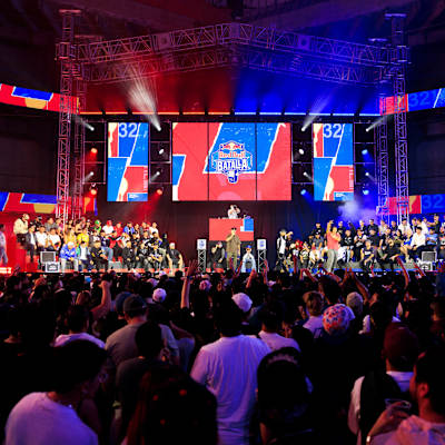 Packed crowd and dynamic MCs light up the Red Bull Batalla National Final in Mexico City on October 17, 2025, setting the scene for an epic freestyle rap showdown