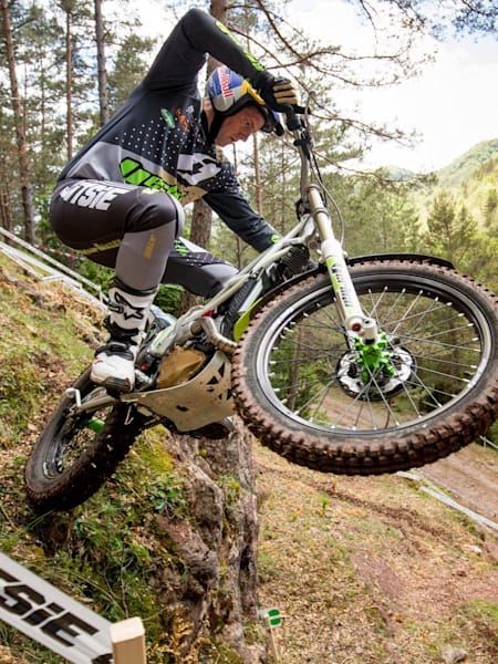 La leyenda británica de trial, Dougie Lampkin, nos guía a través TrialGP español.
