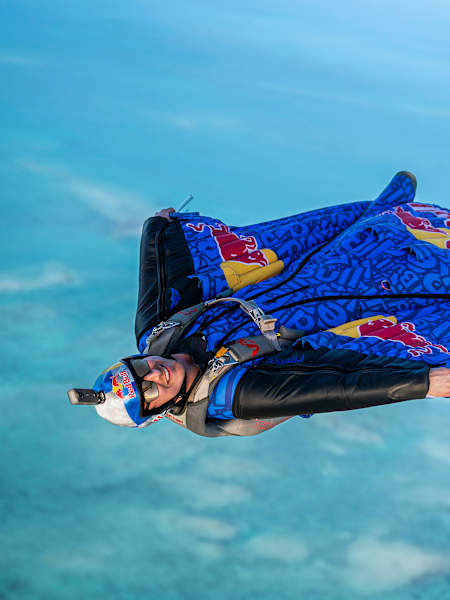 Dani Román performs an exhilarating wingsuit flight at Red Bull’s Aerial Performance Camp.