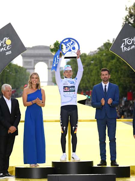 Florian Lipowitz wins the white jersey as third in the Tour de France.