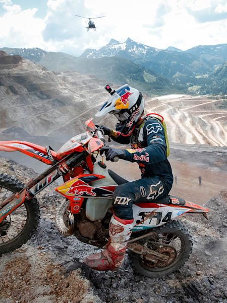 Una imagen de Manuel Lettenbichler en acción durante el Red Bull Erzbergrodeo.