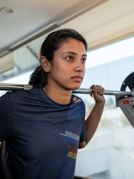 Smriti Mandhana日常訓練也包含重量練習