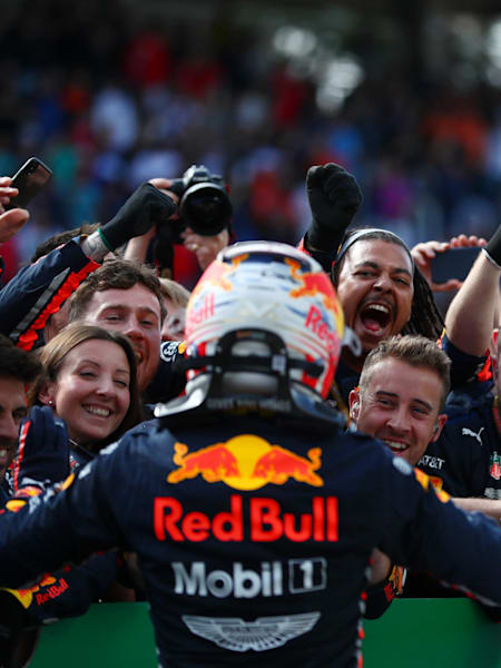 Max Verstappen celebra la victoria en el Gran Premio de Brasil de 2019.