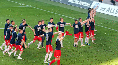 Groot feest: RB Leipzig promoveert voor het eerst naar de Bundesliga!