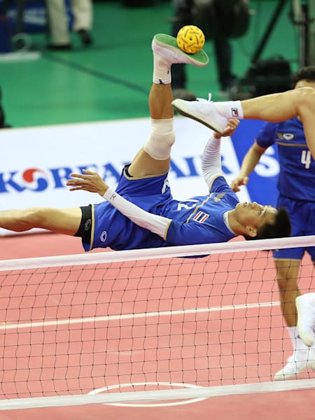 Le Sepak Takraw est un des sports les plus étranges des Jeux d'Asie du Sud-Est 2019 aux Philippines.