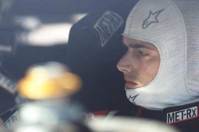 Una foto de Nelson Piquet Jr. preparándose para una carrera de Red Bull Global Rallycross en Atlantic City en 2016.