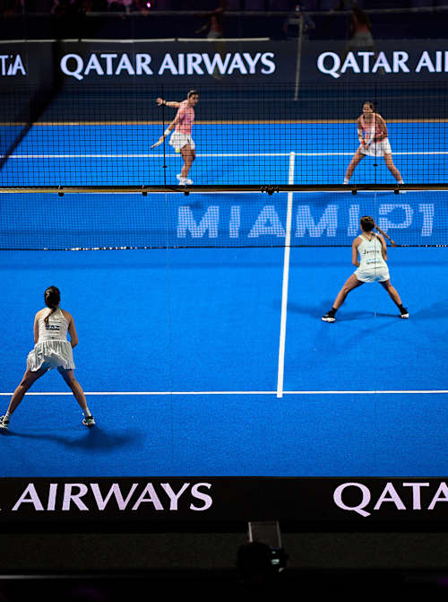 In Miami, USA, on March 21, 2025, Delfina Brea Senesi, Gemma Triay Pons, Tamara Icardo Alcorisa and Claudia Jensen battle fiercely in the Motorola Razr Miami Premier Padel P1 quarter-finals