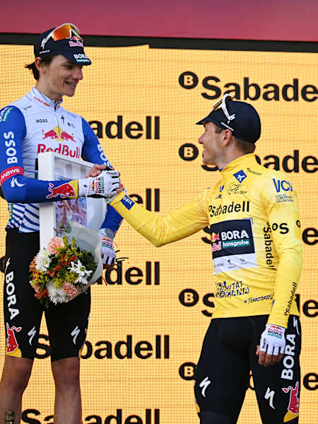 Remco Evenepoel und Giulio Pellizzari gemeinsam auf dem Podium in Valencia