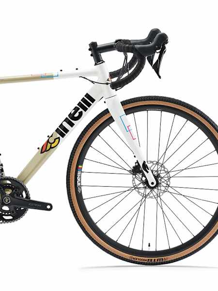 Le Cinelli Zydeco est un vélo de gravel avec des racines dans le cyclocross.