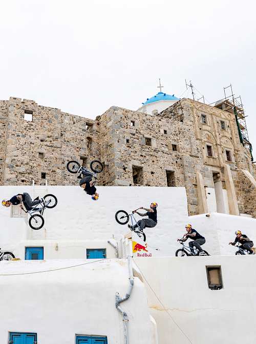 Μια κατάβαση από τον Red Bull BMX athlete, Γιώργο Νταβουτιάν, που μοιάζει περισσότερο με αλυσιδωτή αντίδραση κινήσεων παρά με κλασικό ride. 