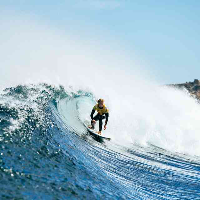 Caitlin Simmers, dos Estados Unidos, surfa na bateria 3 da rodada de abertura do Western Australia Margaret River Pro, em 11 de abril de 2024, em Margaret River, Austrália Ocidental, Austrália. 