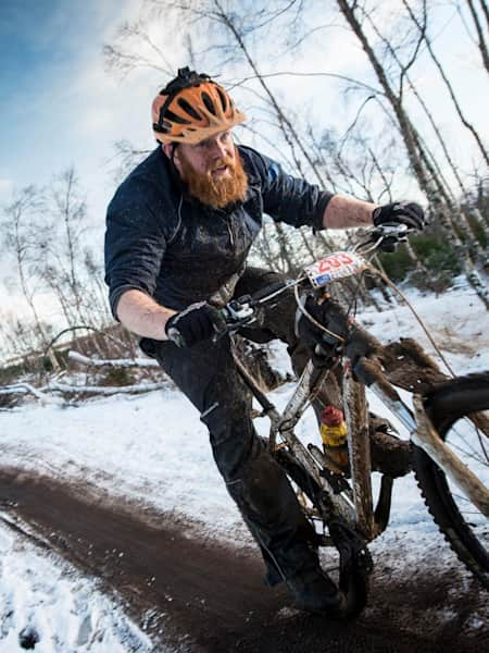 Cómo protegerse del frío en bicicleta. Consejos ciclistas para superar el  invierno. - BICIO