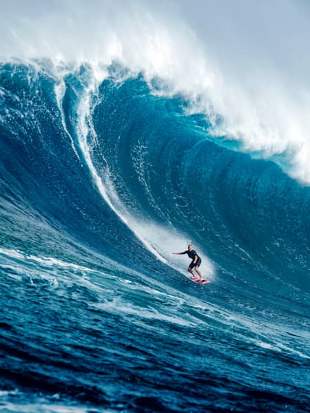 A Photographer Followed a Massive Swell from Waimea Bay to Ocean