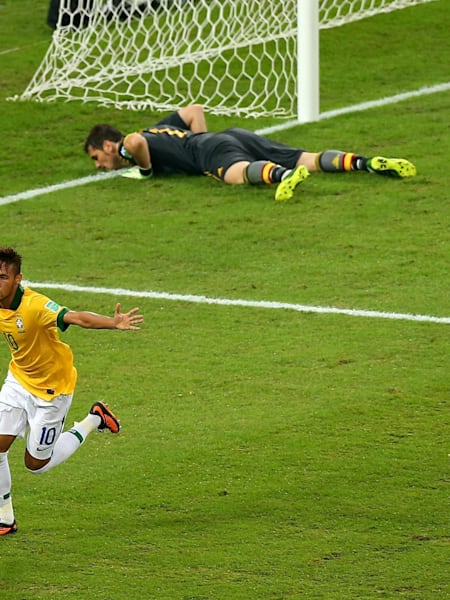 Sokaklarda da gole böyle mi seviniyordu acaba?