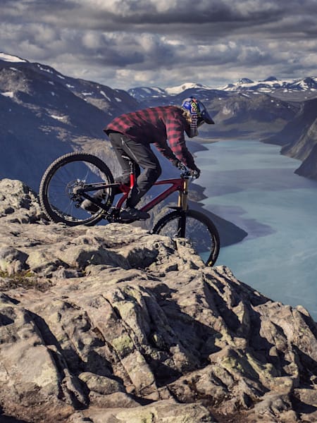 ノルウェー最長の尾根を爽快フリーライド！ | Bike