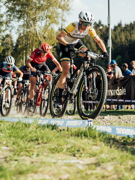 Rebecca McConnell remporte la Coupe du monde de VTT cross-country 2022 à Nové Město en République Tchèque !