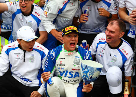 Isack Hadjar fête son premier podium lors du Grand Prix des Pays-Bas de Formule 1 2025.