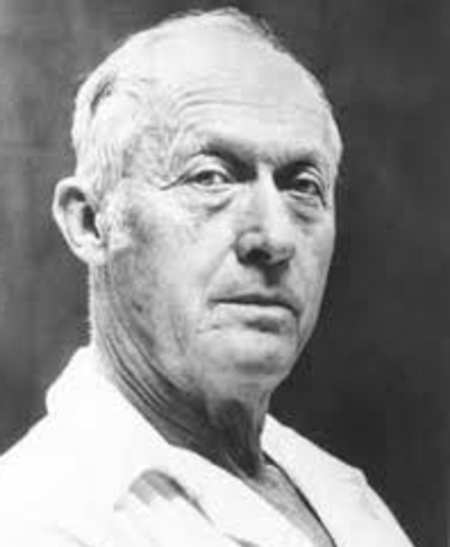 Bill Bowerman est avant tout un sportif passionné, qui a passé sa vie à tenter d’améliorer sa discipline de prédilection : le running.